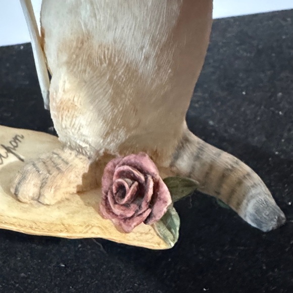 Country Artists Love Story" figurine, a realistic kitten with a feather - Picture 4 of 11